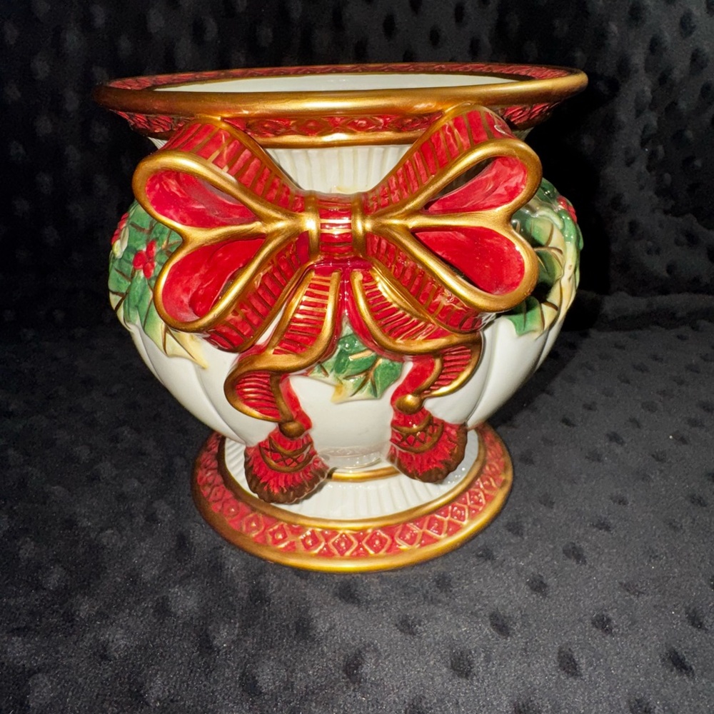Fitz and Floyd Noel Collection Pillar Candleholder (3”/4” Pillar)